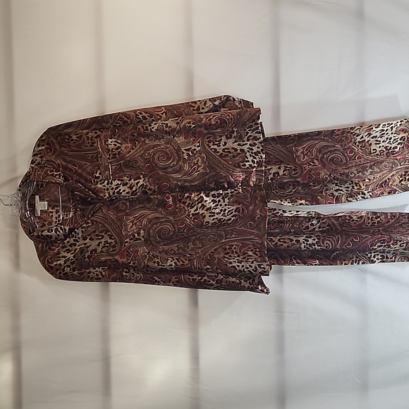 COPY - Morgan Taylor Intimates 2 Piece Pajama Set (M) - Picture 2 of 16